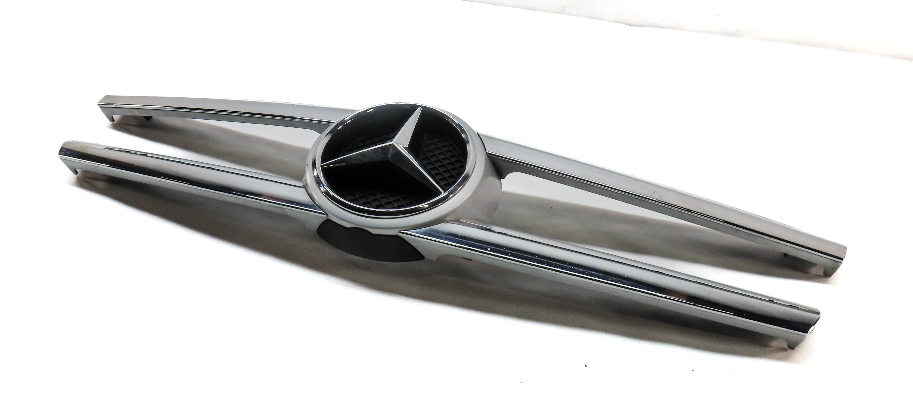 2013-2016 MERCEDES GL350 GL450 (X166) FRONT UPPER CENTER HOOD GRILLE TRIM — exact item pictured